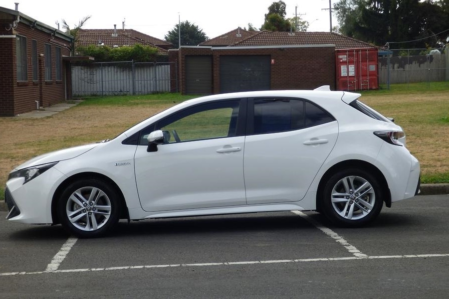 2018 Toyota Corolla photo 2