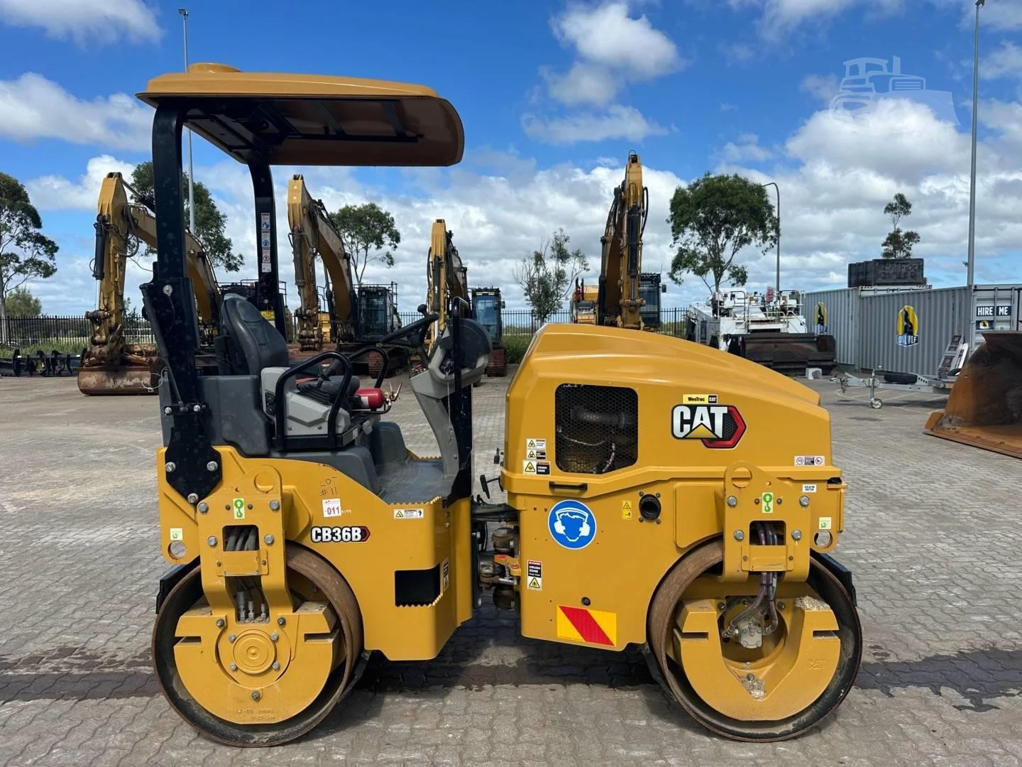 2021 Caterpillar CB36B photo 1