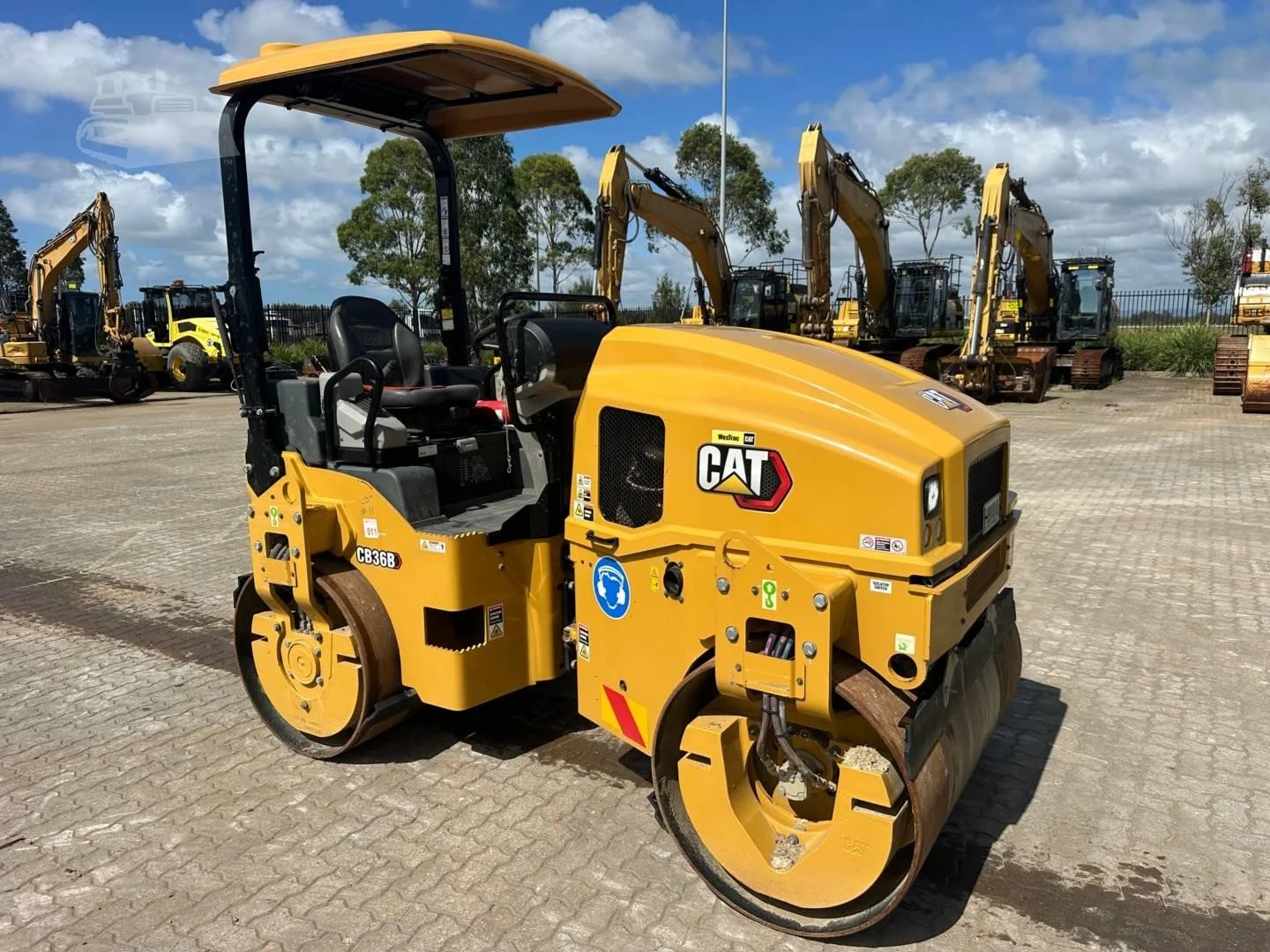 2021 Caterpillar CB36B photo 2