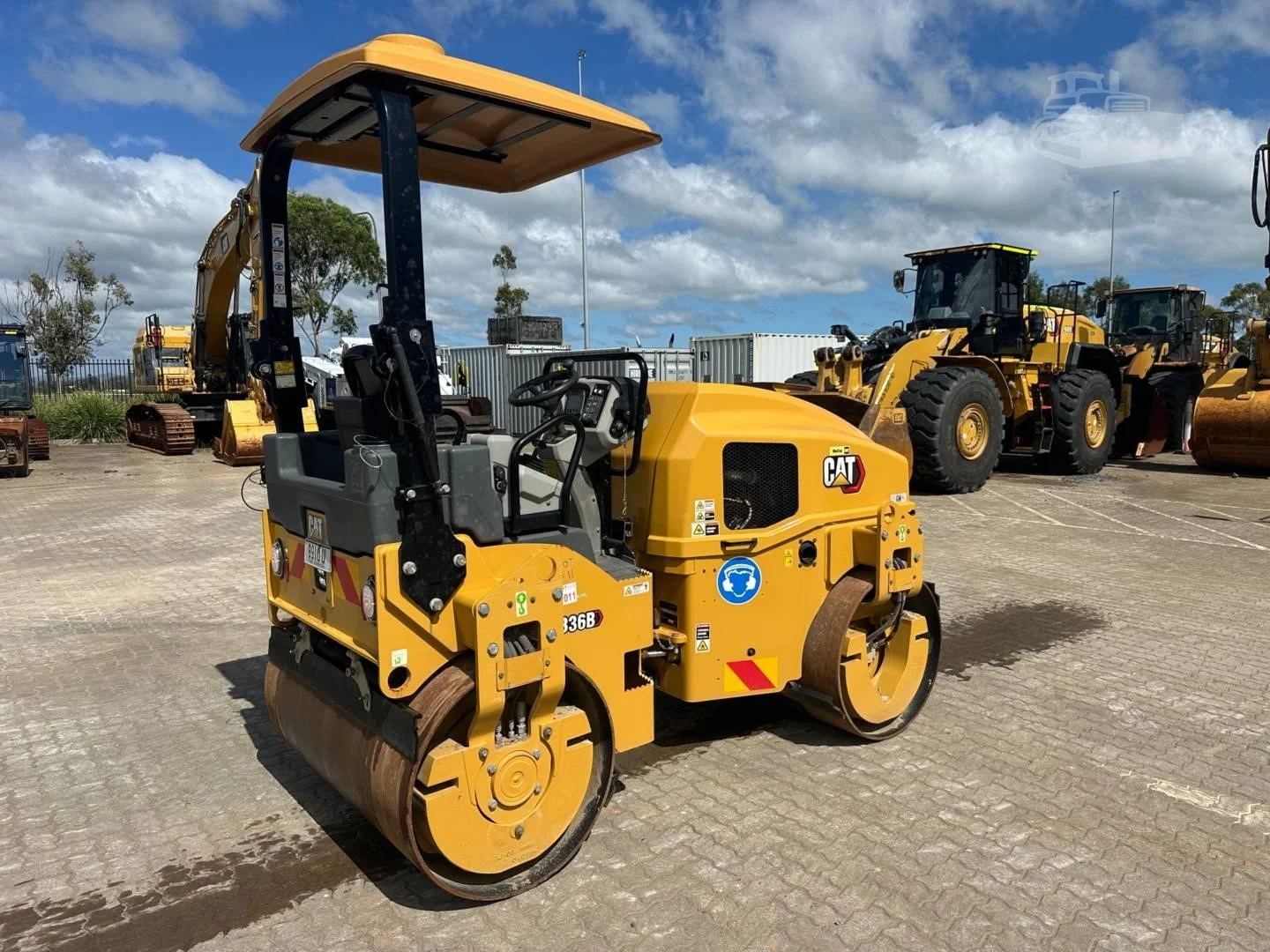 2021 Caterpillar CB36B photo 3