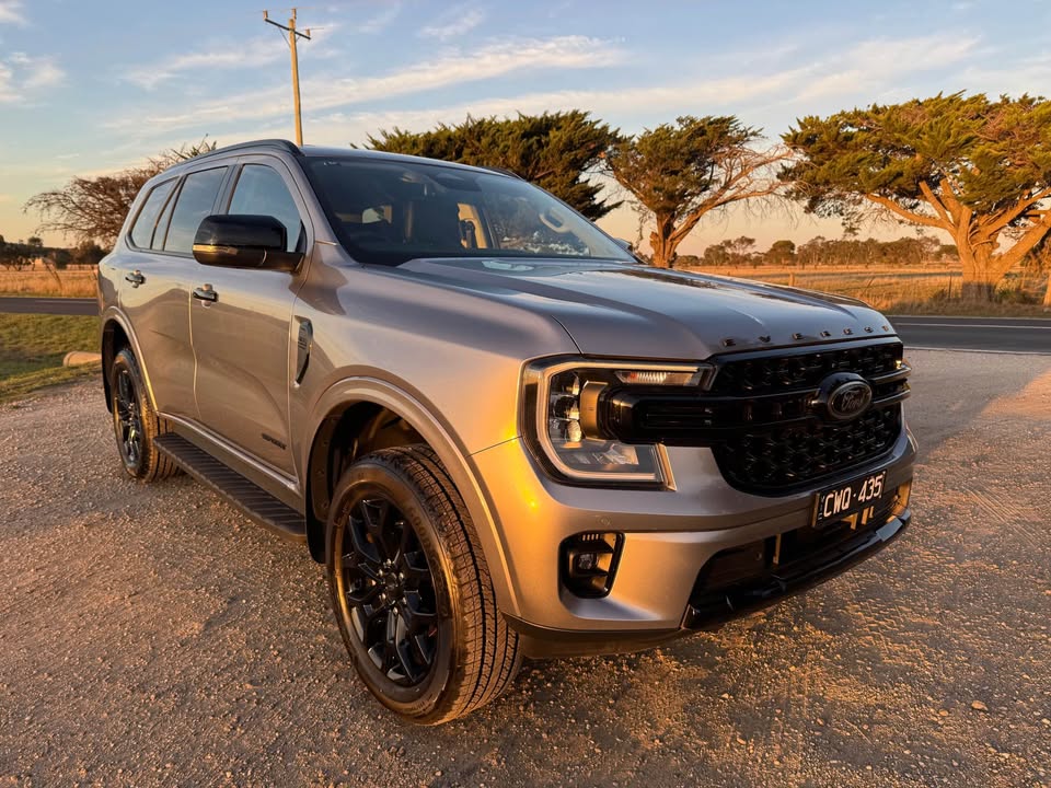 2024 Ford Everest photo 1