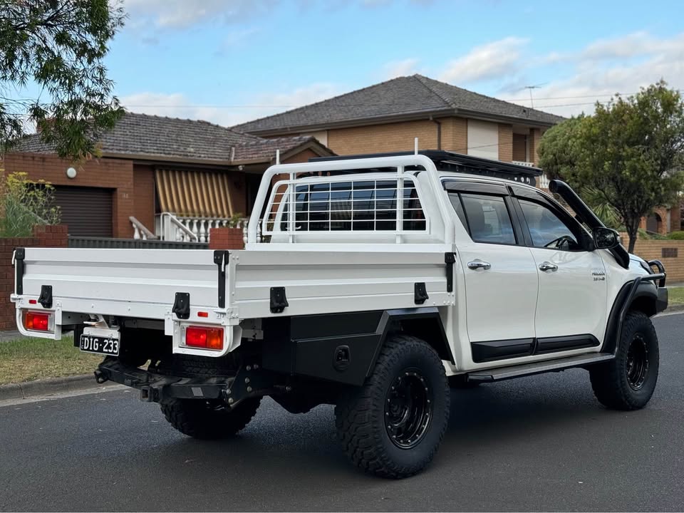2017 Toyota Hilux photo 2