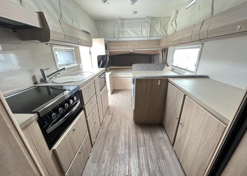 2015 Jayco Expanda 16.49-1 Pop Top photo 4