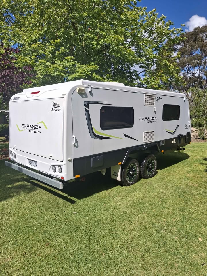 2017 Jayco Expanda photo 2