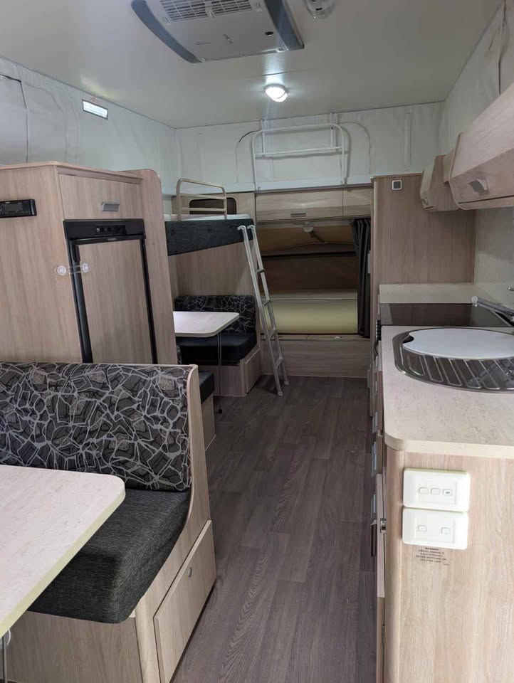 2017 Jayco Expanda photo 3
