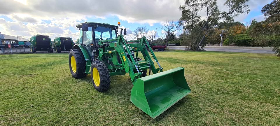 2023 John Deere 5093E photo 1