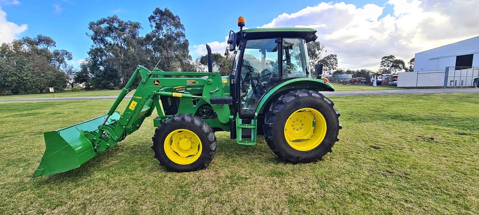 2023 John Deere 5093E photo 2