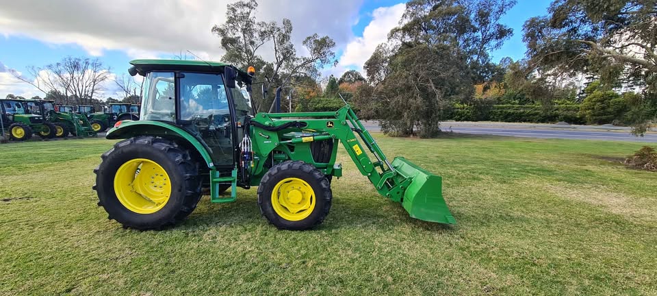 2023 John Deere 5093E photo 3