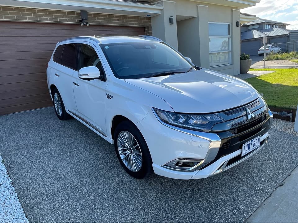 2021 Mitsubishi Outlander photo 1