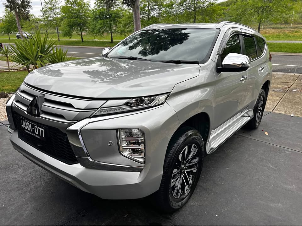 2021 Mitsubishi Pajero photo 1