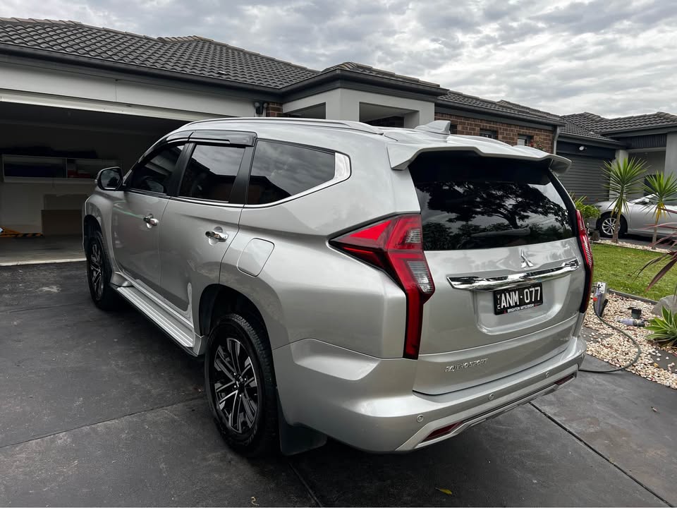 2021 Mitsubishi Pajero photo 2