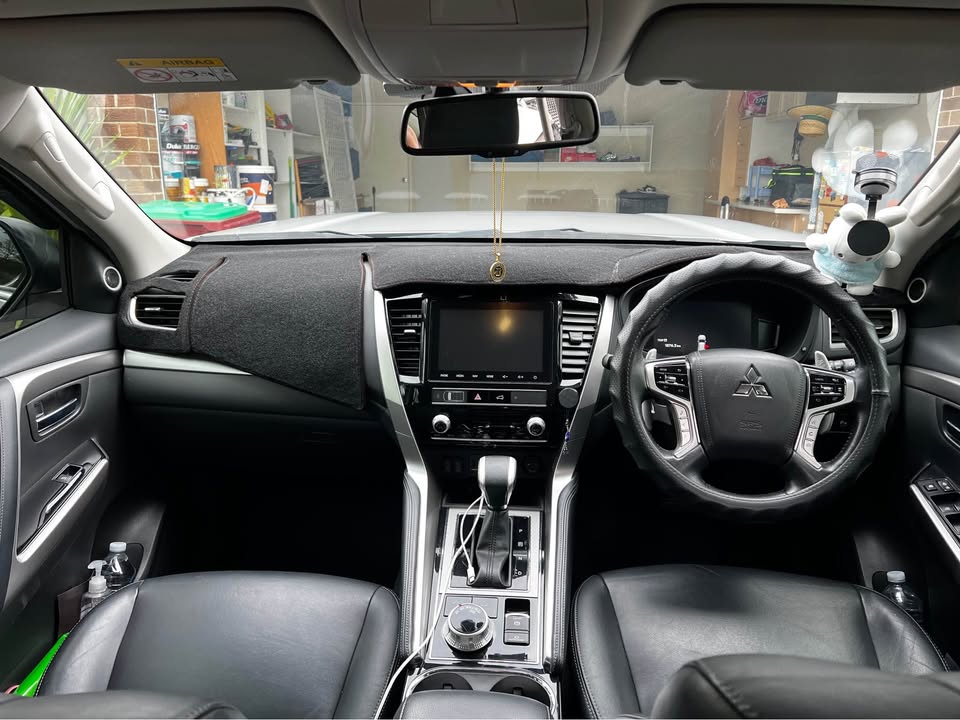 2021 Mitsubishi Pajero photo 3