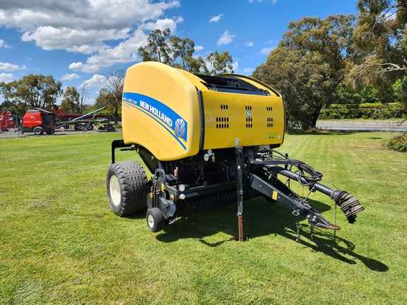 2017 New Holland Roll-Belt 150 photo 2