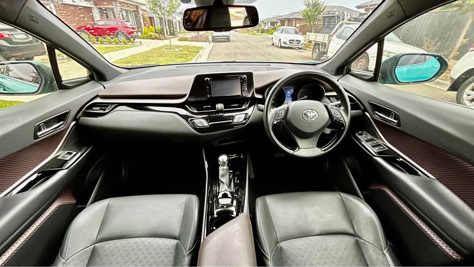 2018 Toyota C-HR photo 3