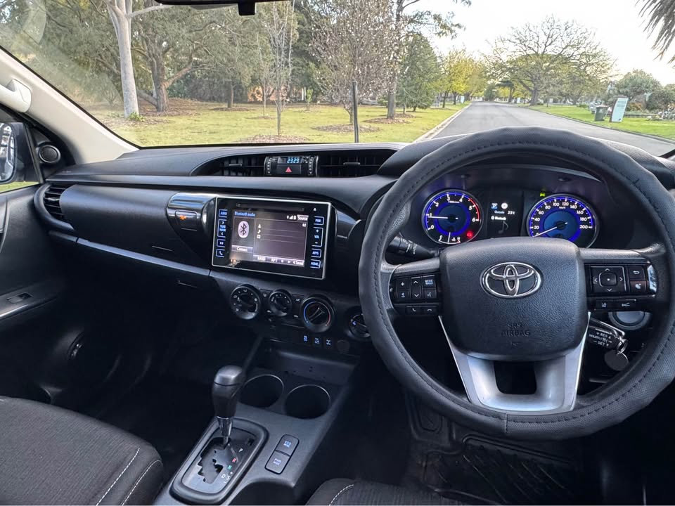2020 Toyota Hilux photo 3